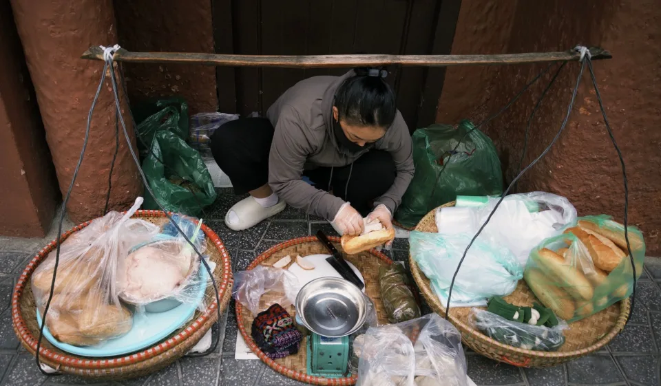 Bàn ăn tại Nguyễn Thanh Tâm